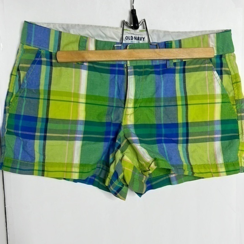 OLD NAVY WOMANS SHORTS